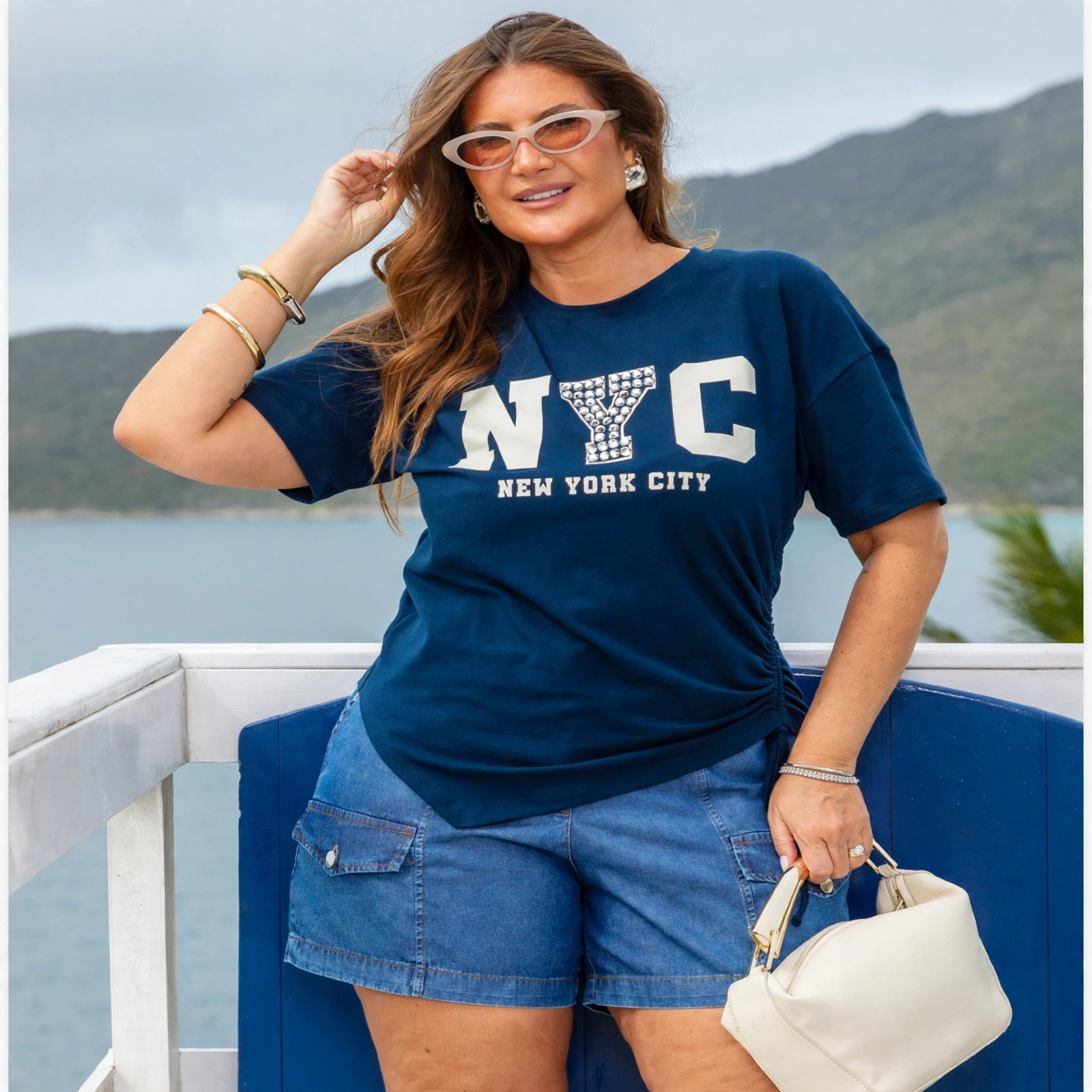 T-SHIRT ASSIMETRICA BORDADA
